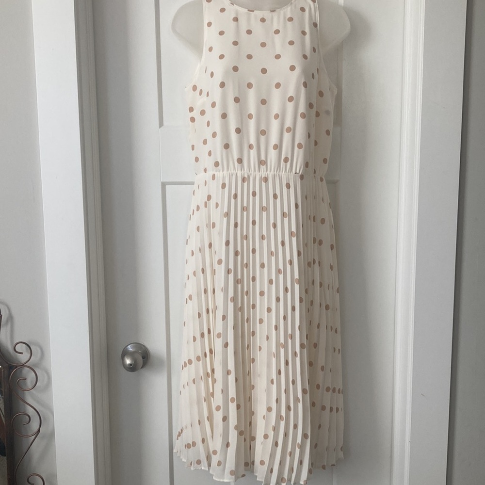 Polka Dot Dress 👗 with Pleated Skirt, size -2, sleeveless.Machine washable